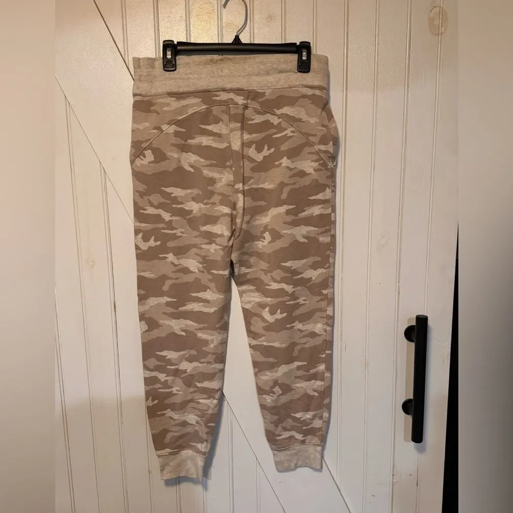 Athleta Camo Lux Balance Jogger M